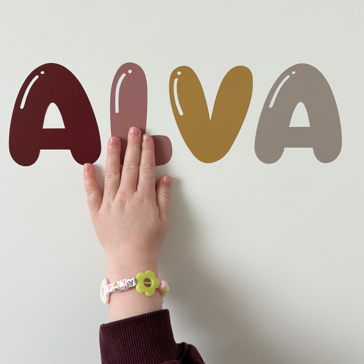 Personlig  dörrdekor med inspiration av keramikbokstäver